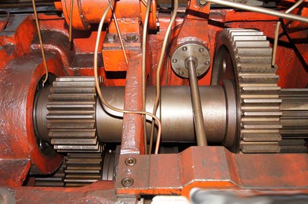 Загальний вигляд токарно-гвинторізного верстата 1А665 1А665 Загальний вигляд токарно-гвинторізного верстата